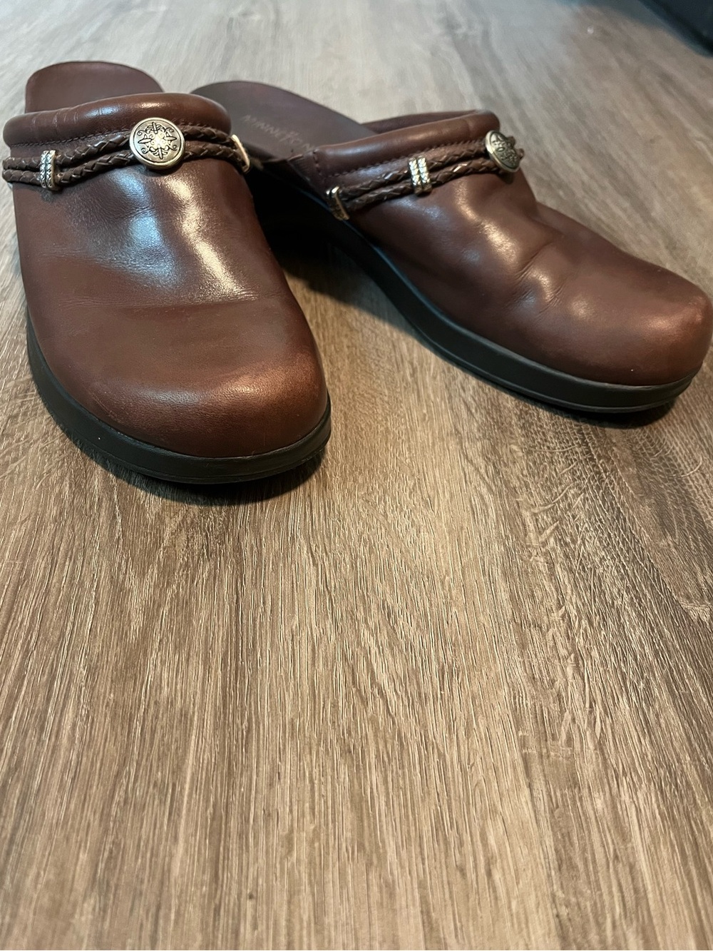 Minnetonka Women’s Brown Slip-On Clog Mules